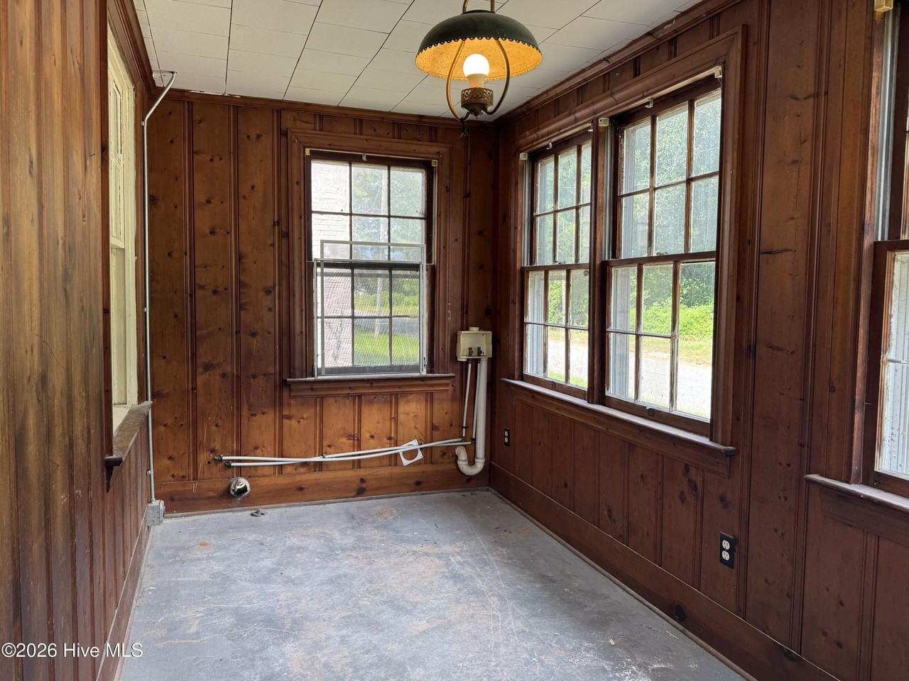 709 E Vernon Ave - Photo 2 of 20