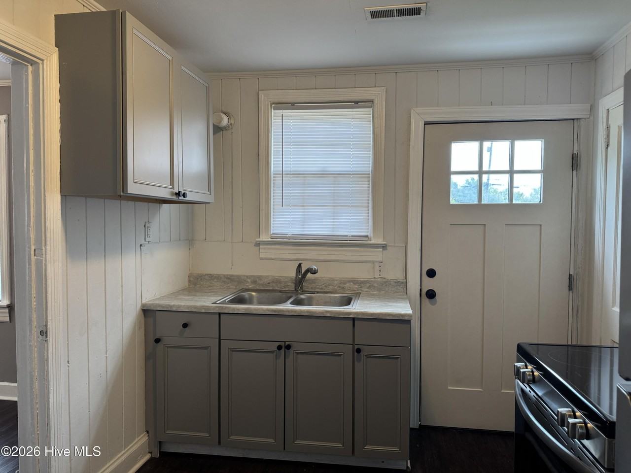 709 E Vernon Ave - Photo 7 of 20