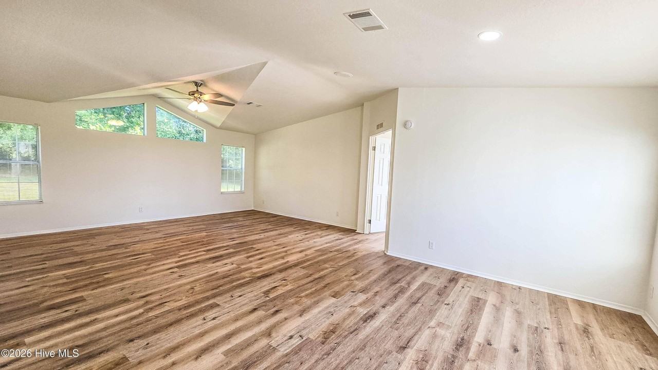 122 Langston Dr - Photo 5 of 50