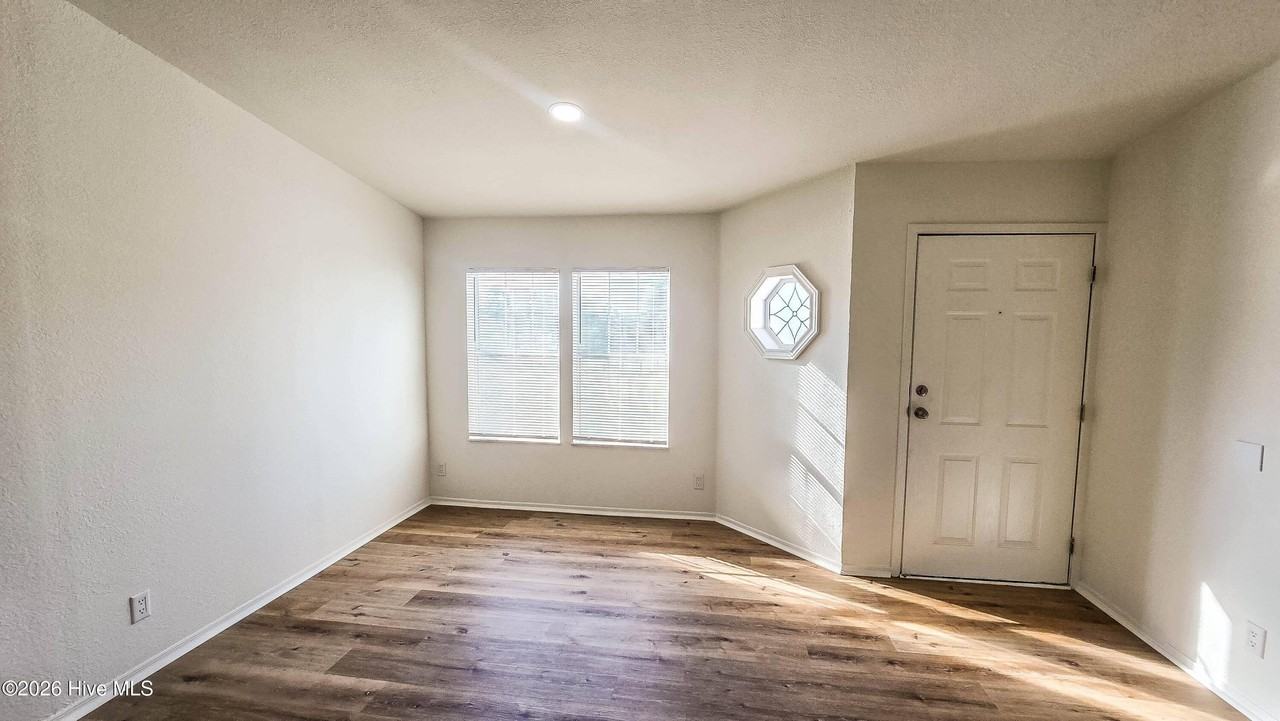 122 Langston Dr - Photo 7 of 50