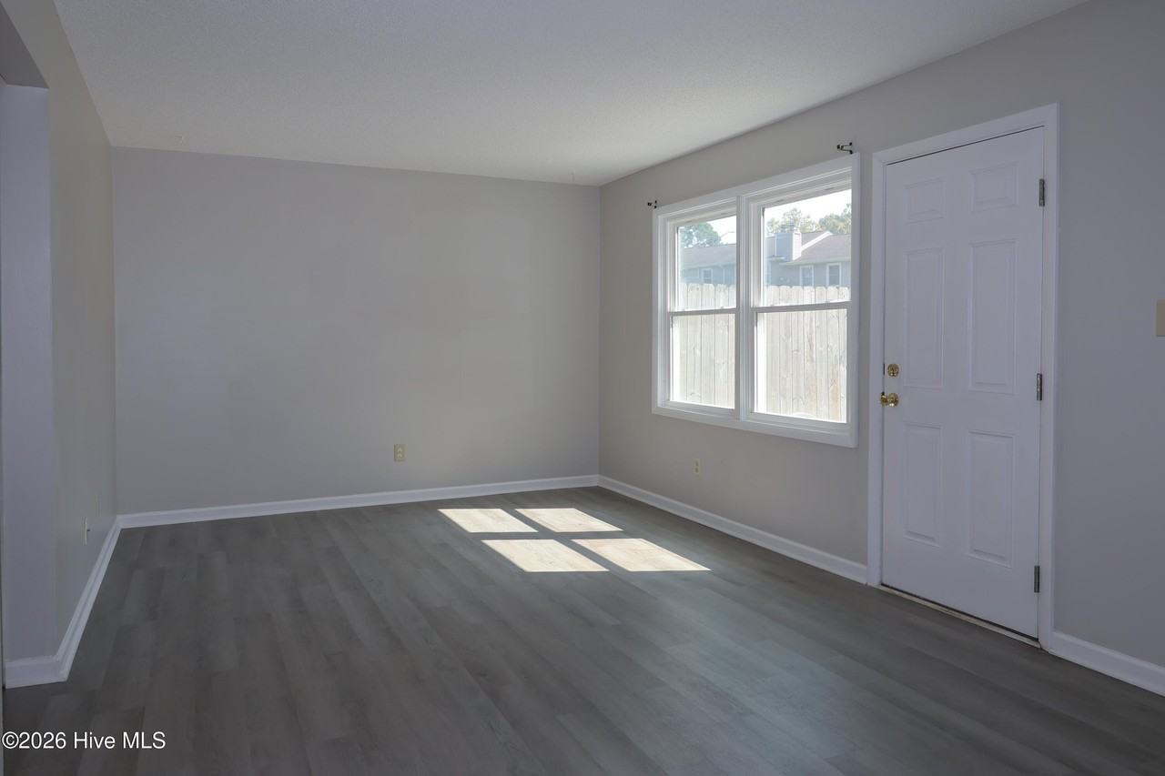 108 King George Ct - Photo 4 of 16