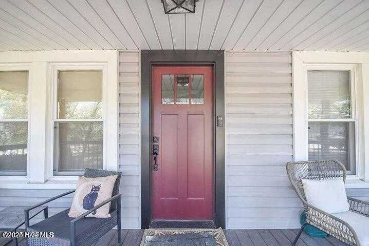 1435 N Ridge St - Photo 6 of 27