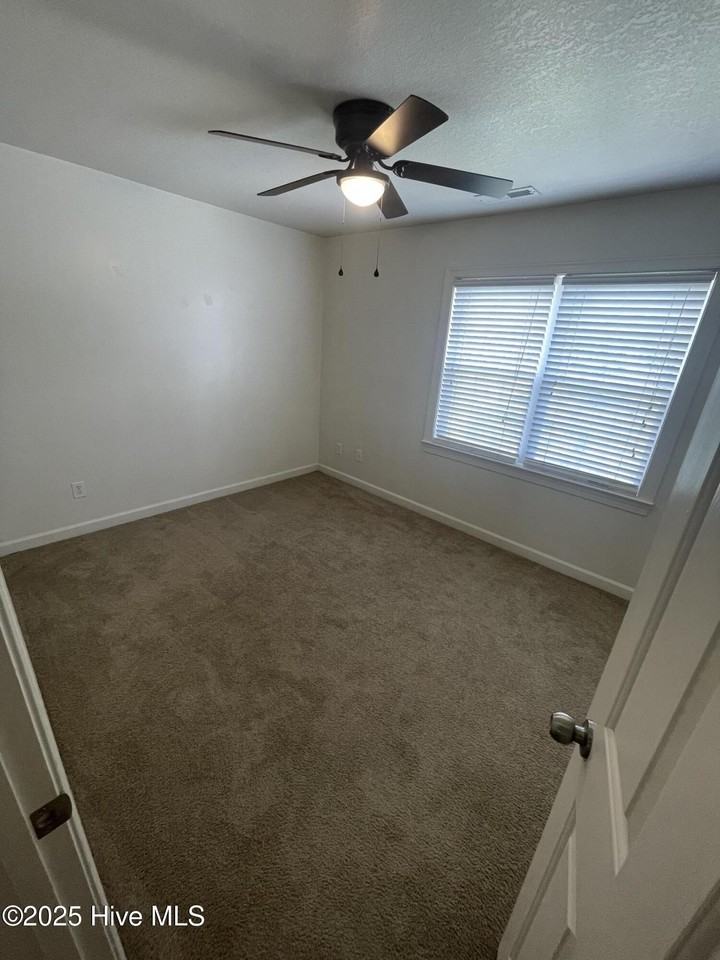 602 Springwood Dr - Photo 3 of 16