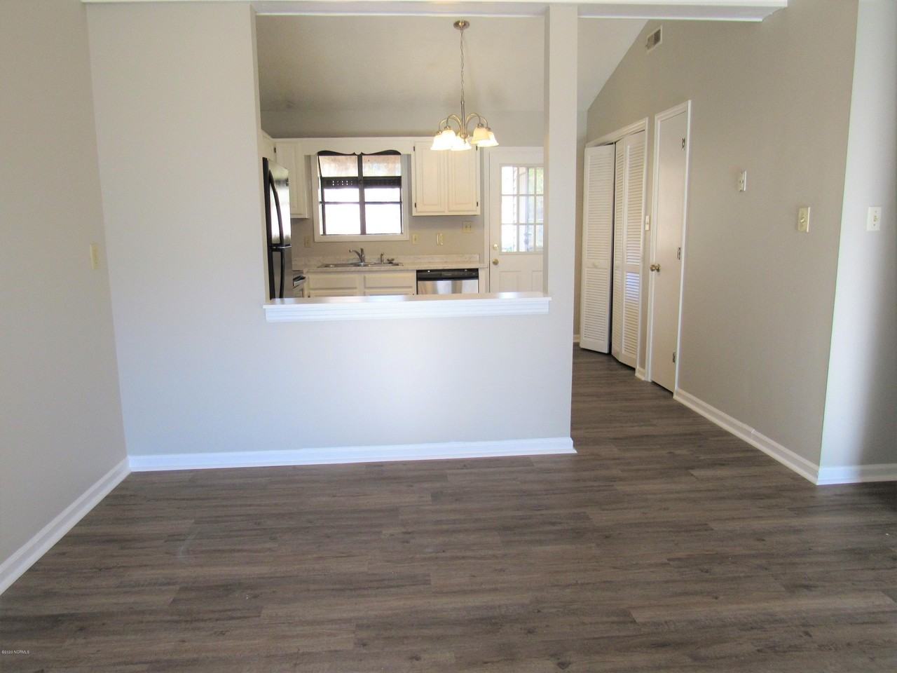 325 W Frances St - Photo 3 of 10