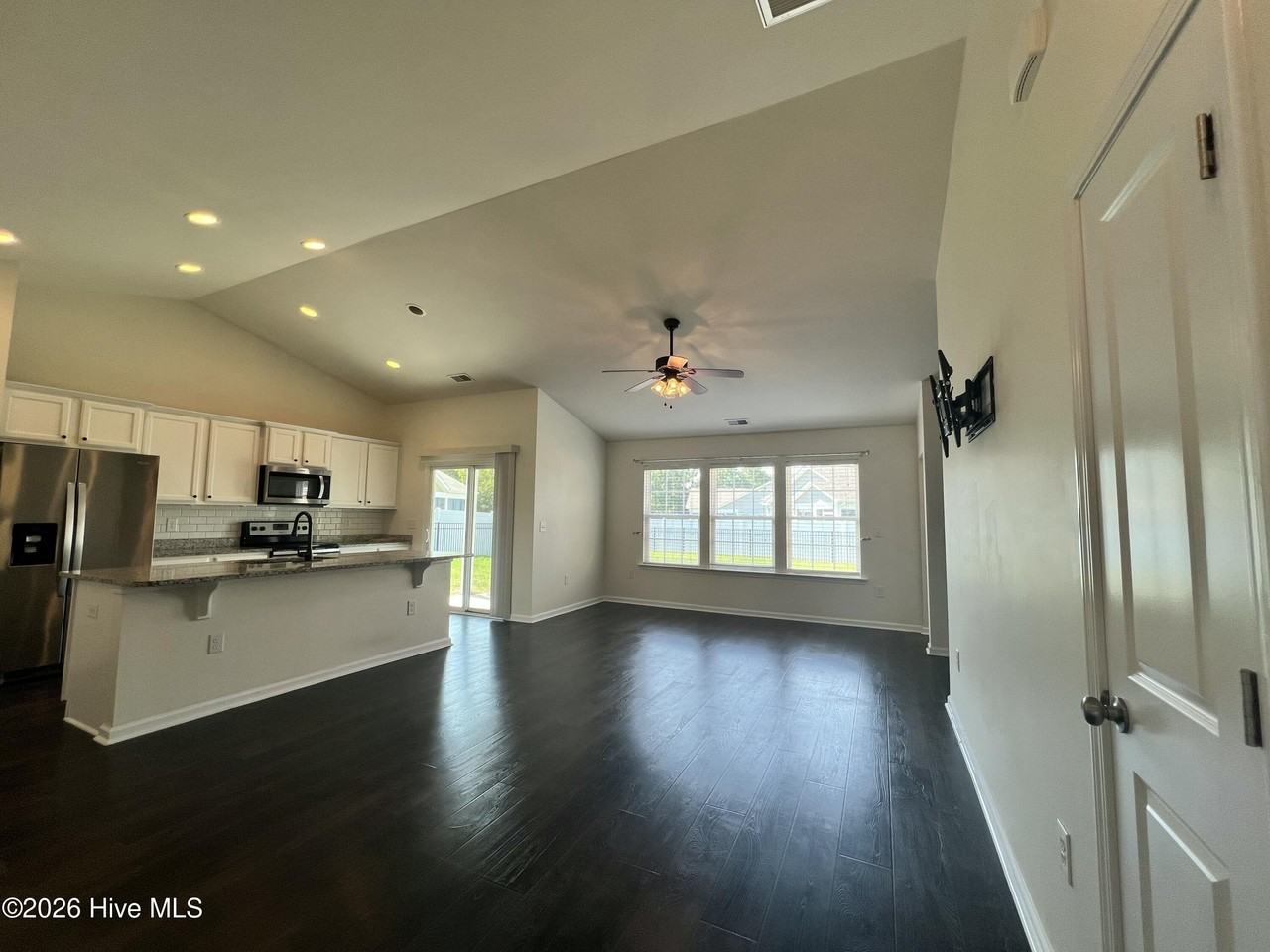 929 Brewster Ct Sw - Photo 2 of 27