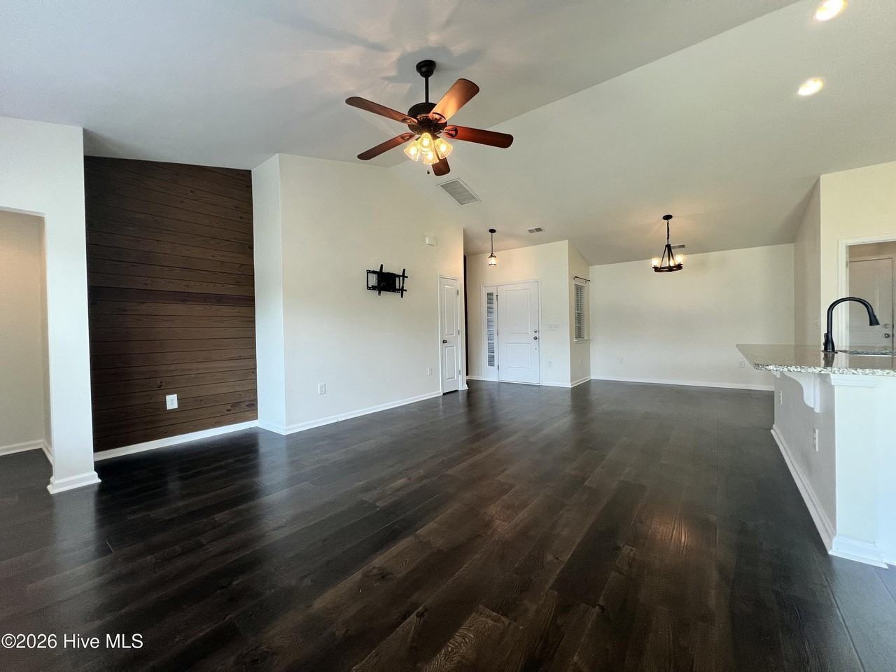 929 Brewster Ct Sw - Photo 3 of 27