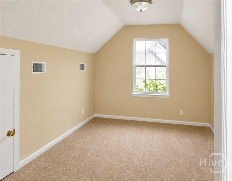 139 Laurelwood Dr - Photo 4 of 10
