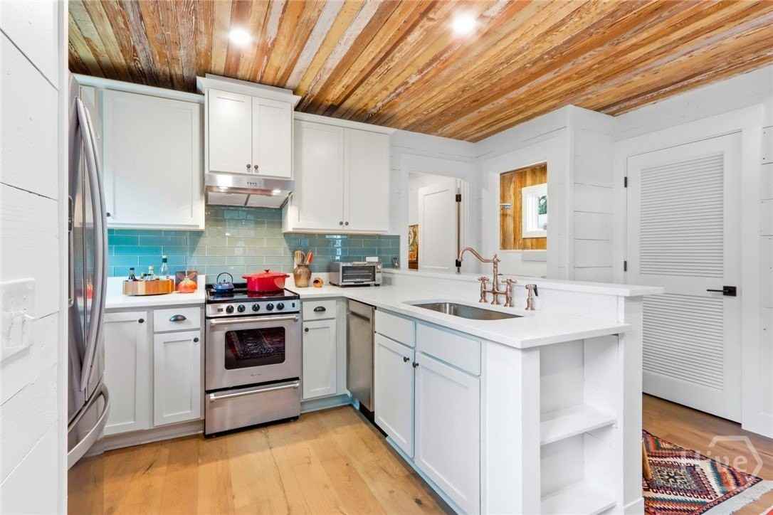 2415 Texas Ave - Photo 7 of 41