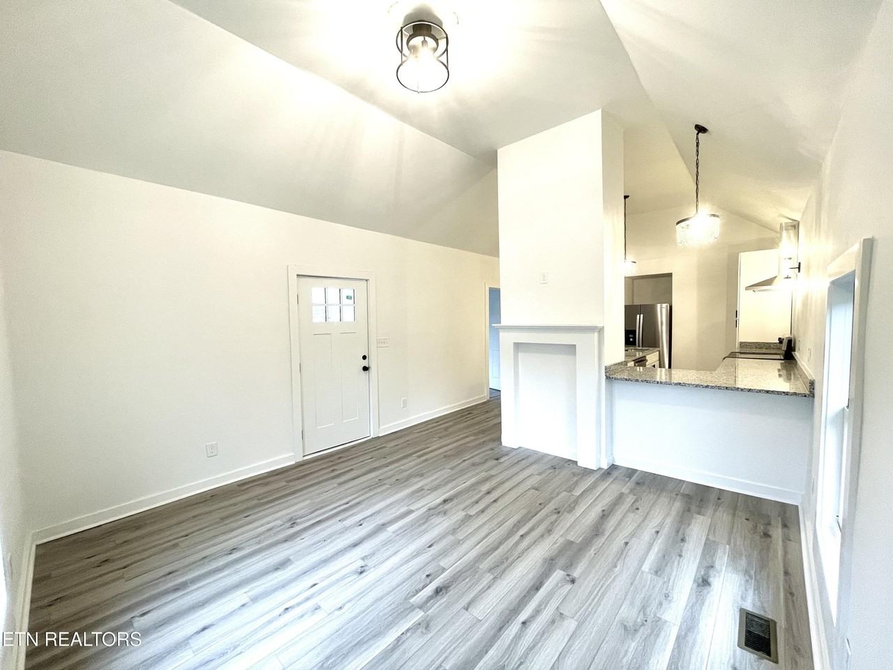 224 Leonard Pl - Photo 7 of 20