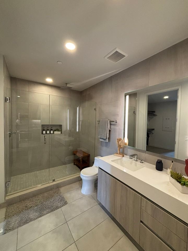 160 Northwest 30th Street #A2 - Photo 6 of 10