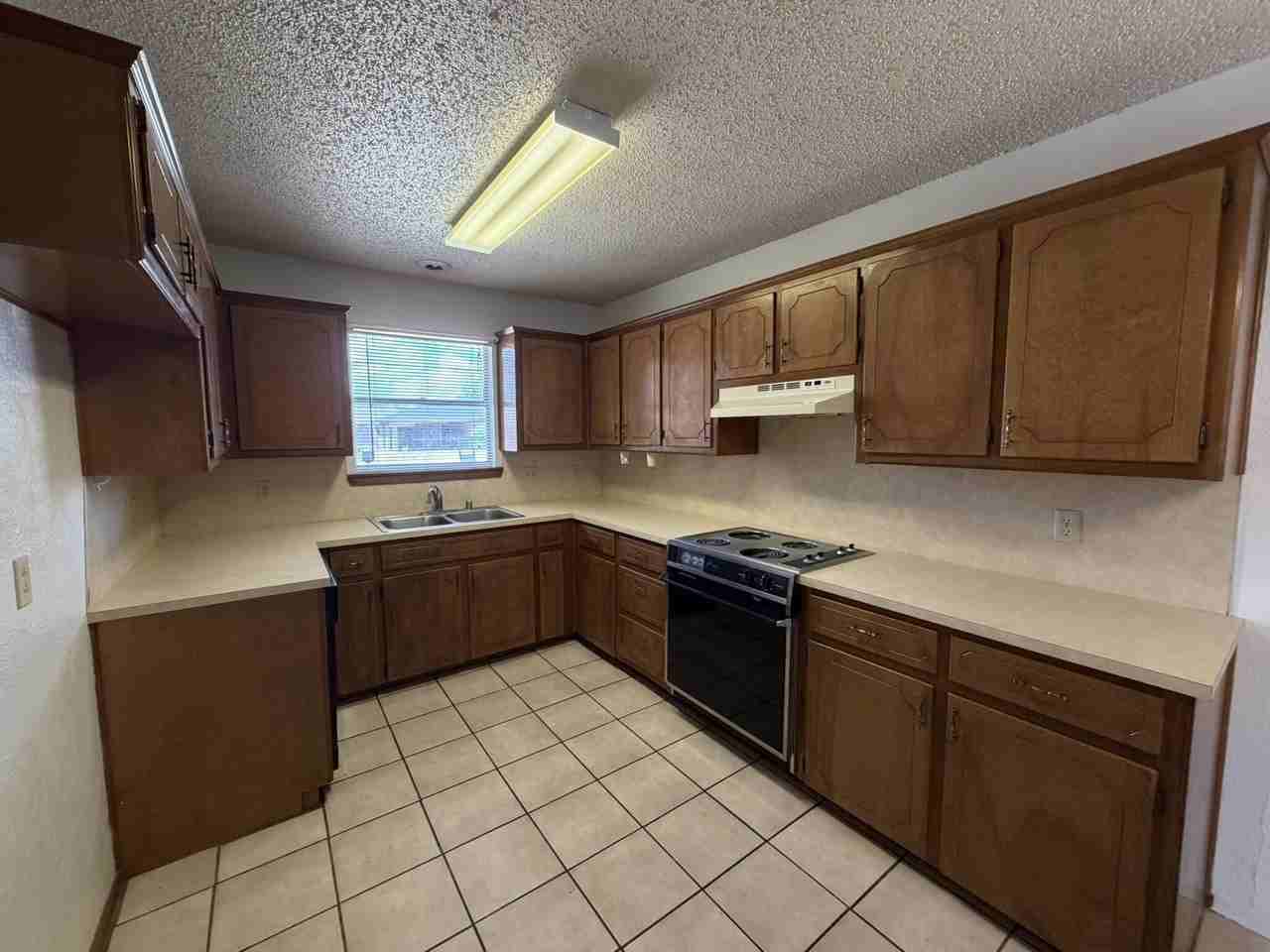 7501 Avenue W #B - Photo 5 of 16