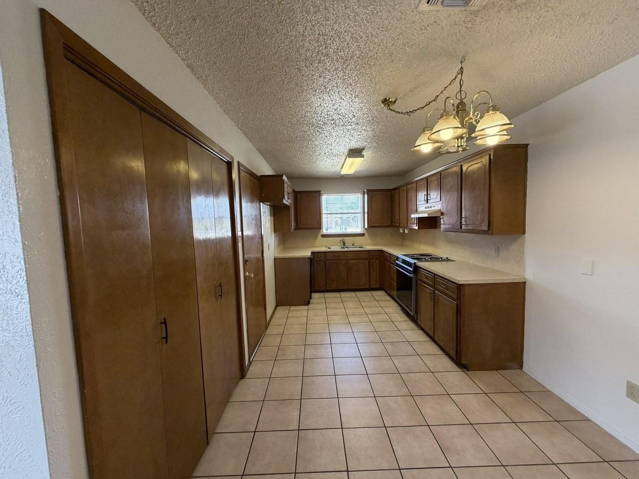 7501 Avenue W #B - Photo 6 of 16