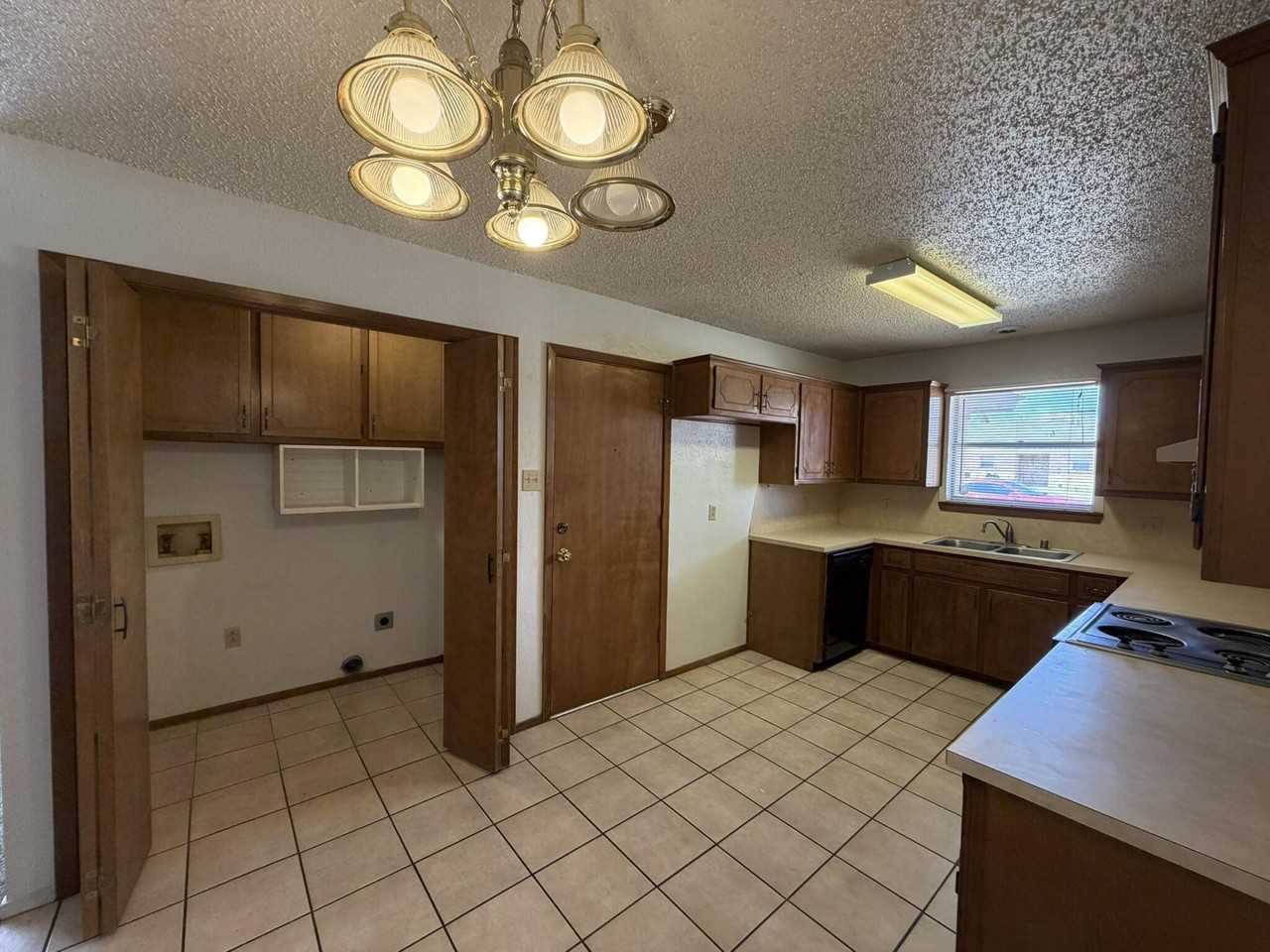 7501 Avenue W #B - Photo 7 of 16