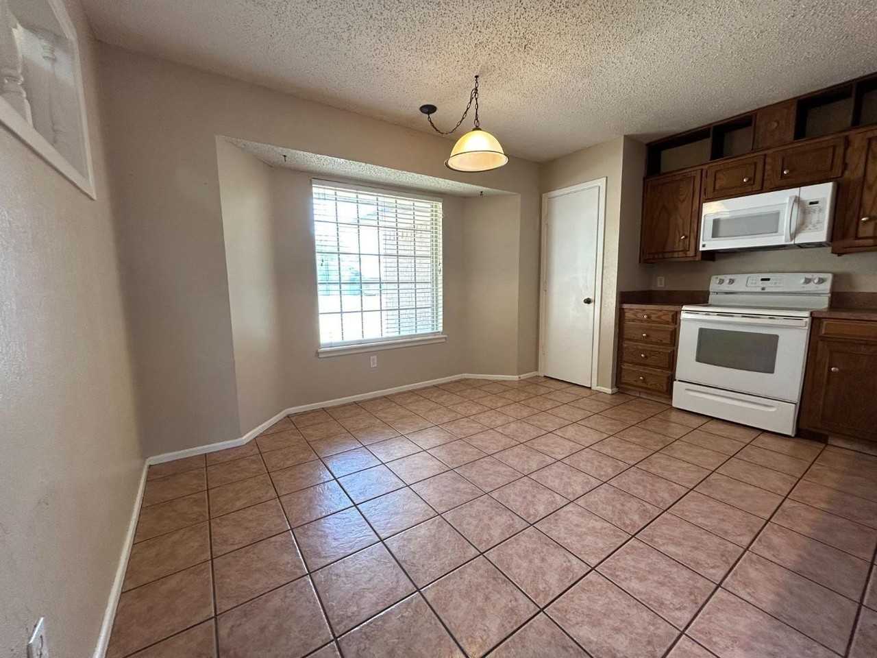 5504 Amherst St - Photo 4 of 10