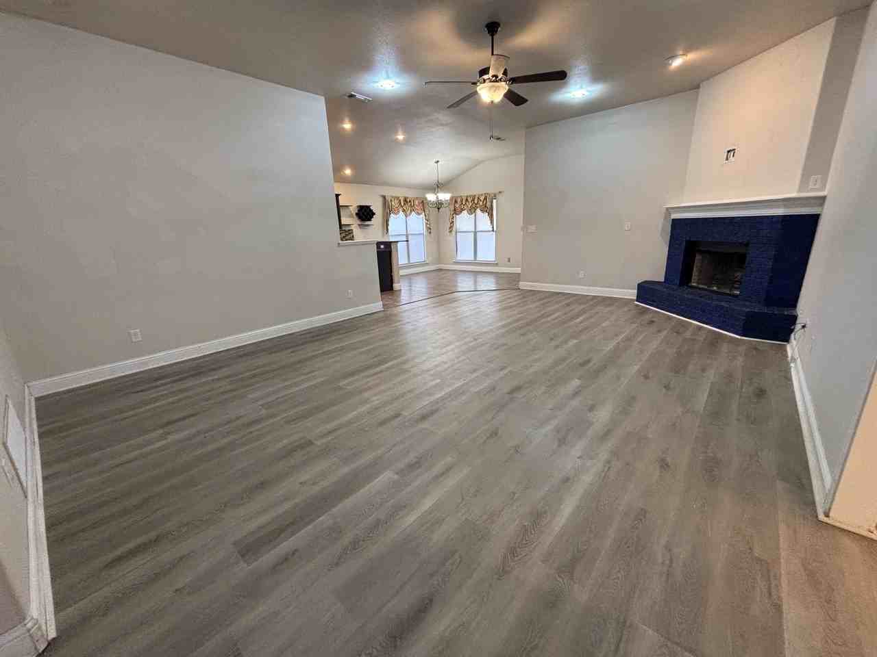 11107 Elmwood Ave - Photo 3 of 13