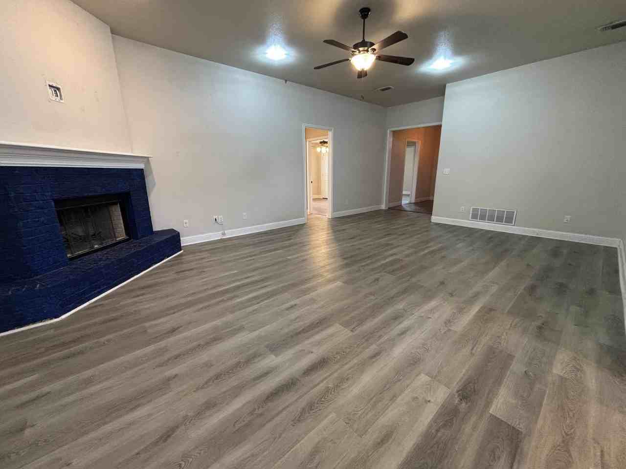 11107 Elmwood Ave - Photo 4 of 13