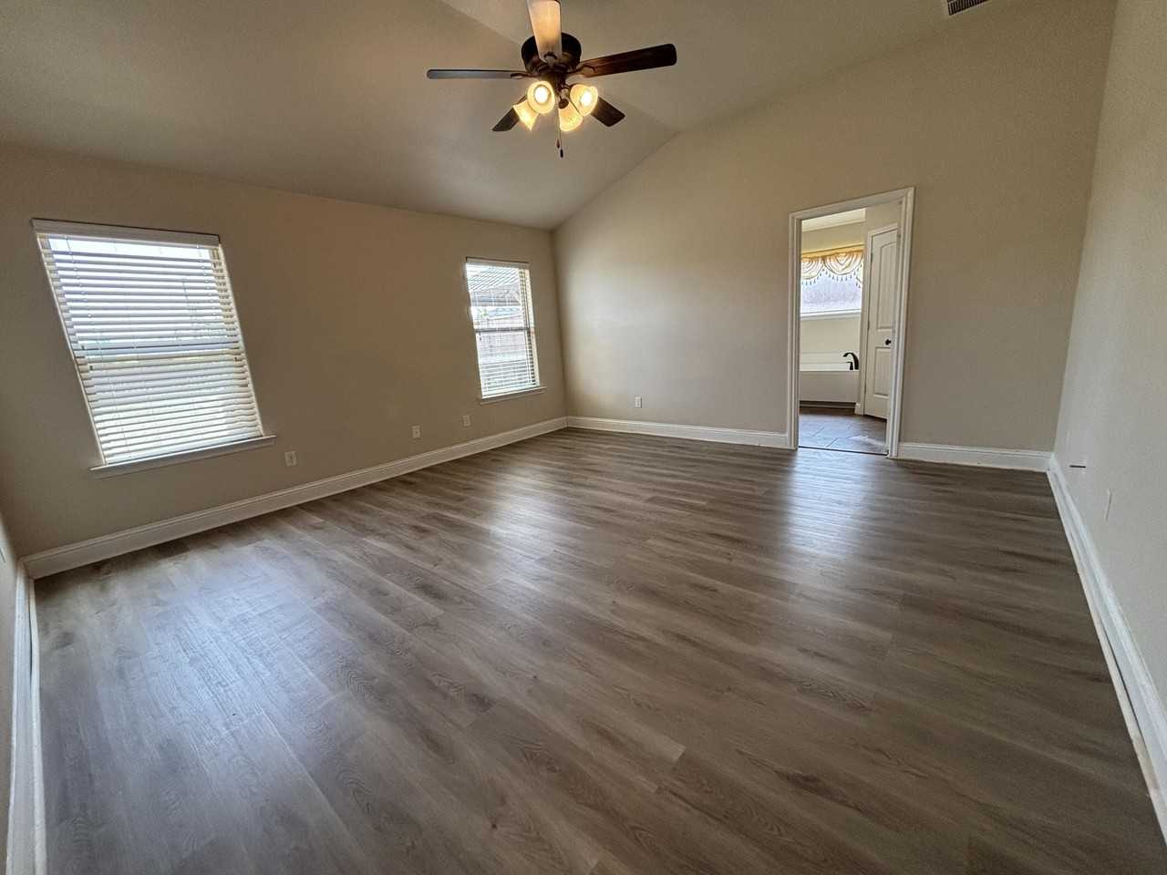 11107 Elmwood Ave - Photo 7 of 13