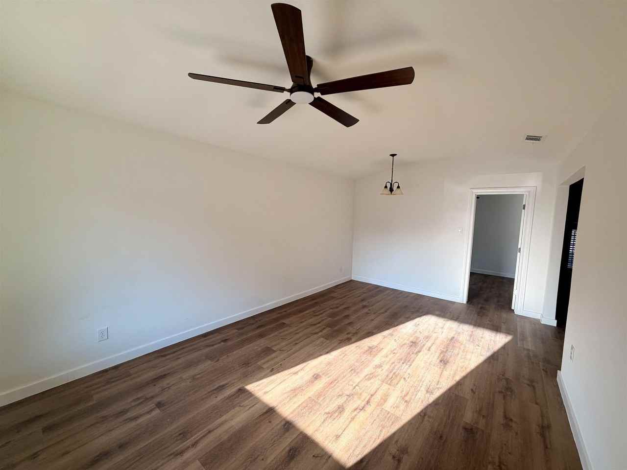 3405 S Louisiana Ave - Photo 4 of 24