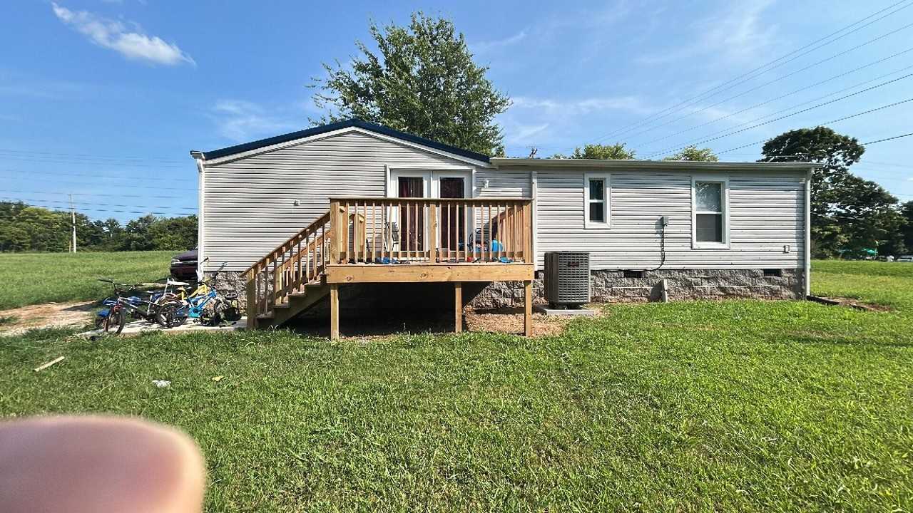 601 Moores Dr - Photo 2 of 2