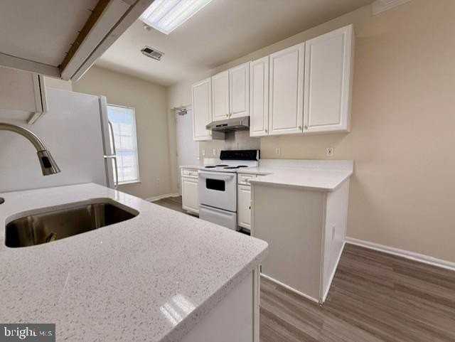 324 TOP FLOOR MAIN ST - Photo 7 of 16