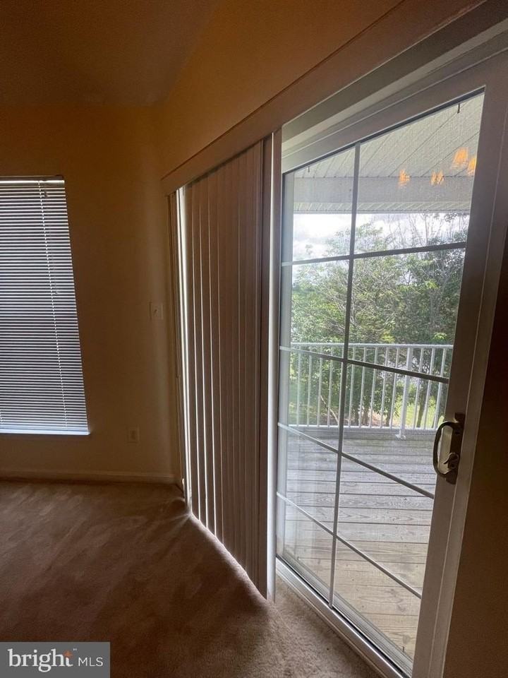 25240 Lake Shore Sq - Photo 4 of 14