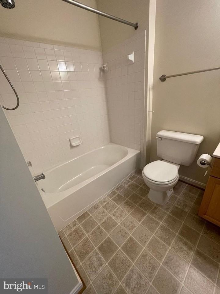 25240 Lake Shore Sq - Photo 5 of 14