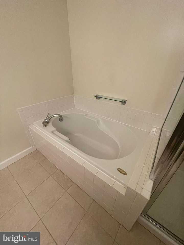 25240 Lake Shore Sq - Photo 6 of 14