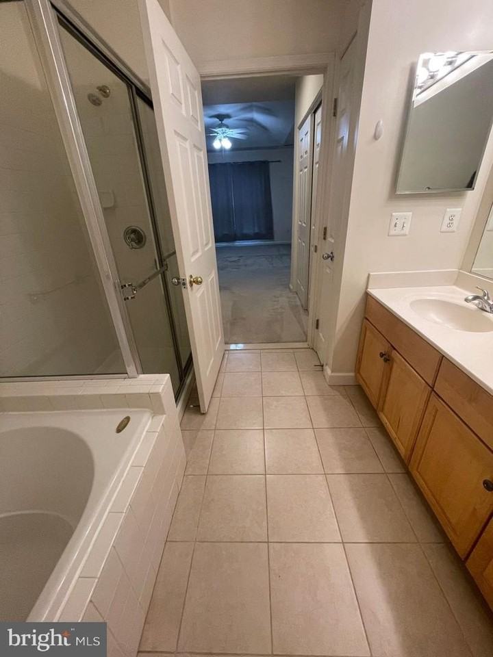 25240 Lake Shore Sq - Photo 7 of 14
