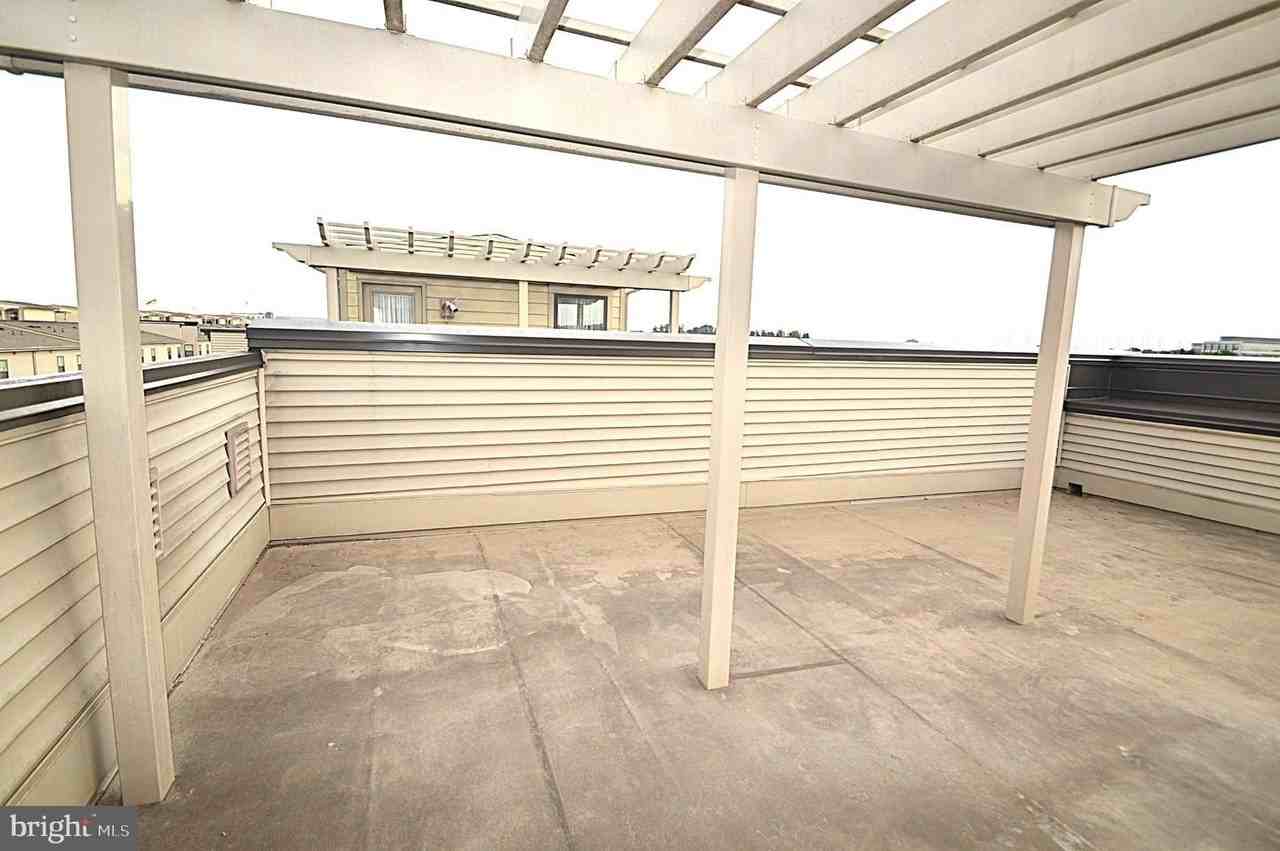 44878 Tiverton Sq - Photo 4 of 47