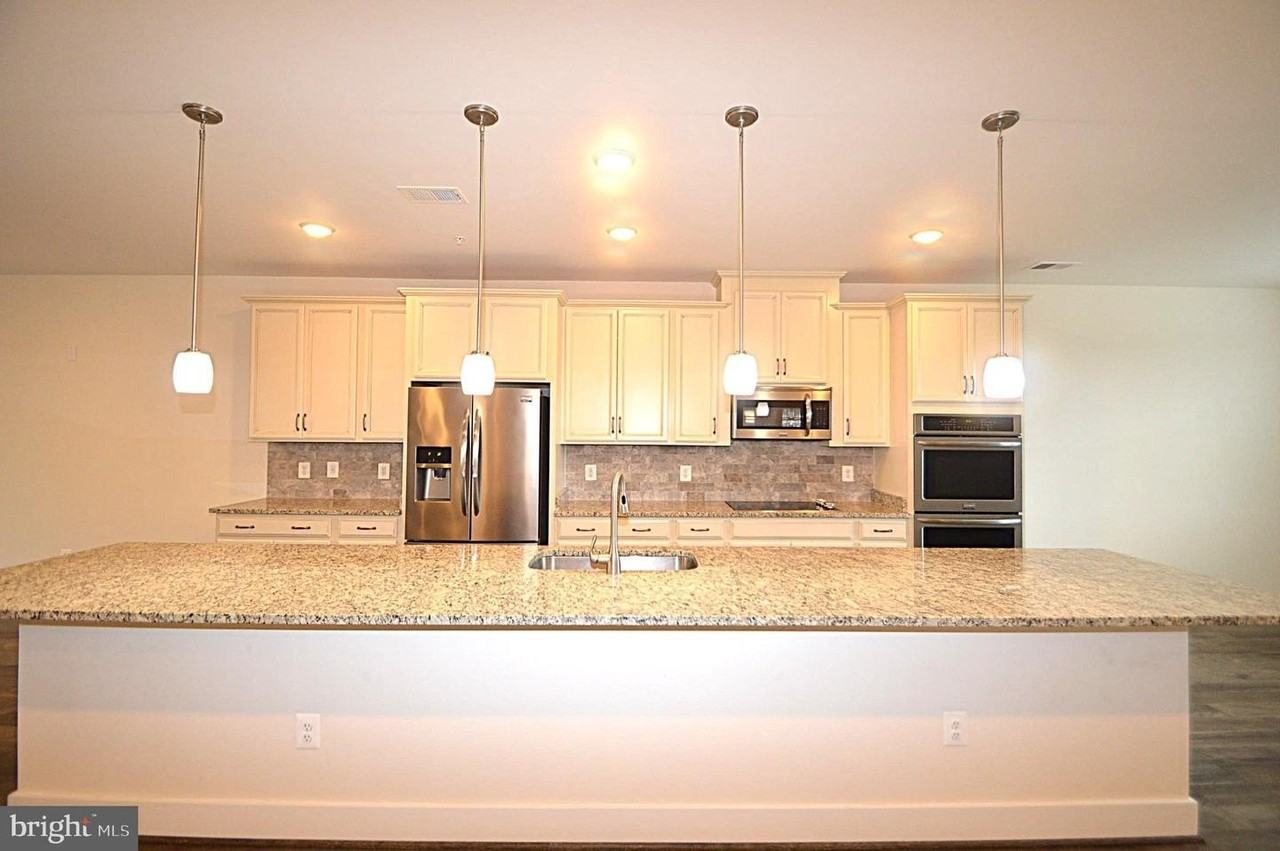 44878 Tiverton Sq - Photo 7 of 47