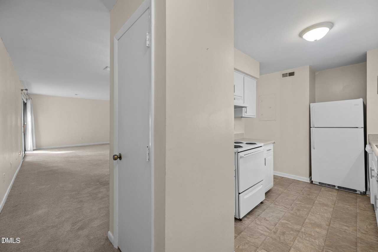 667 Pine Ridge Pl - Photo 3 of 17