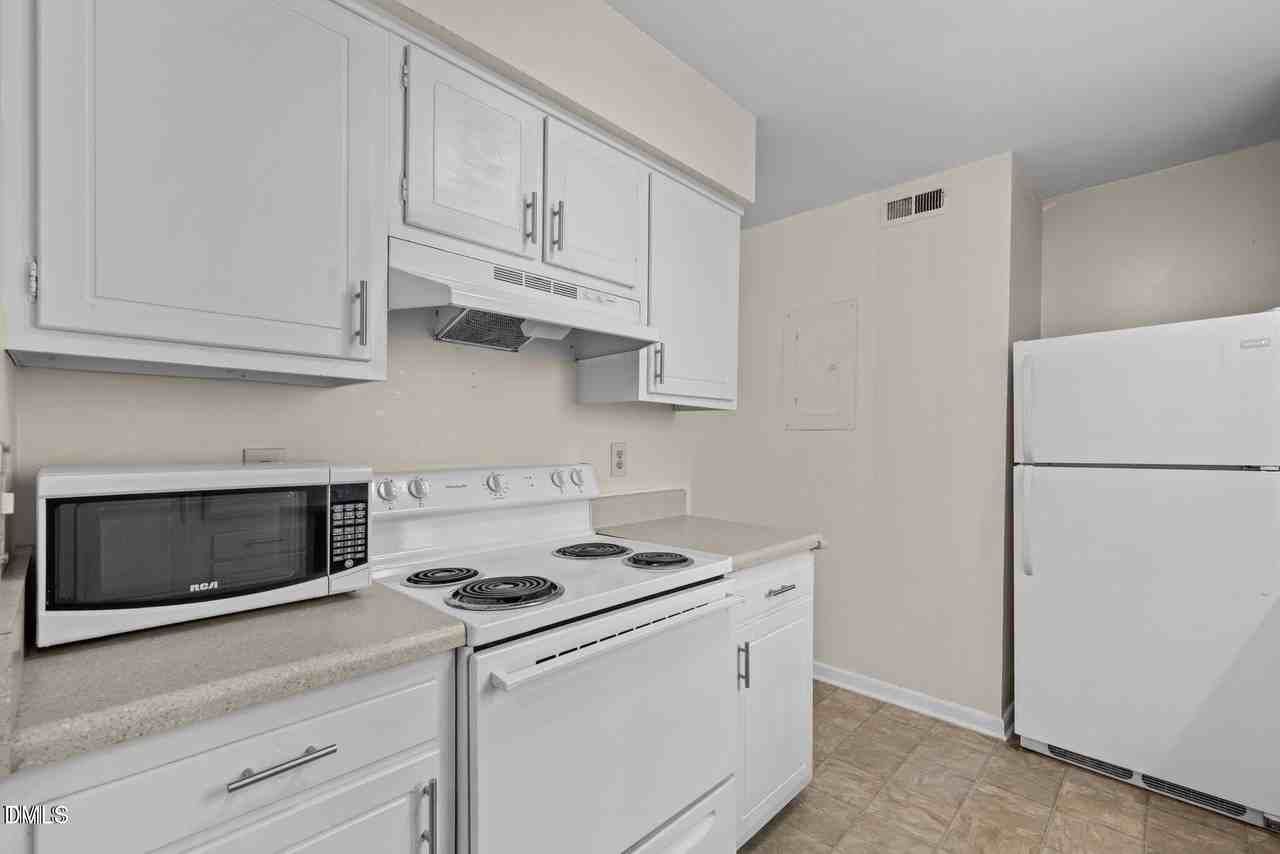 667 Pine Ridge Pl - Photo 5 of 17