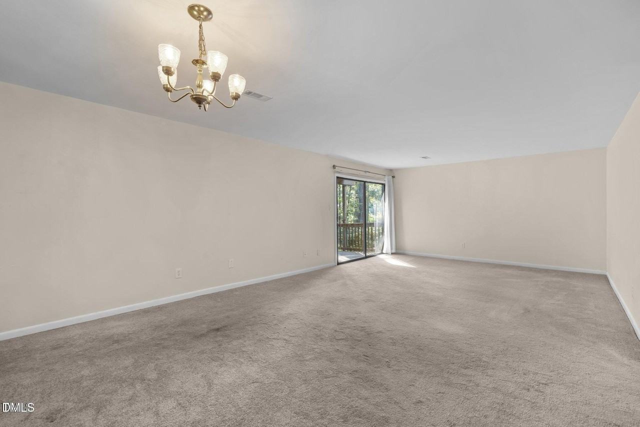 667 Pine Ridge Pl - Photo 7 of 17