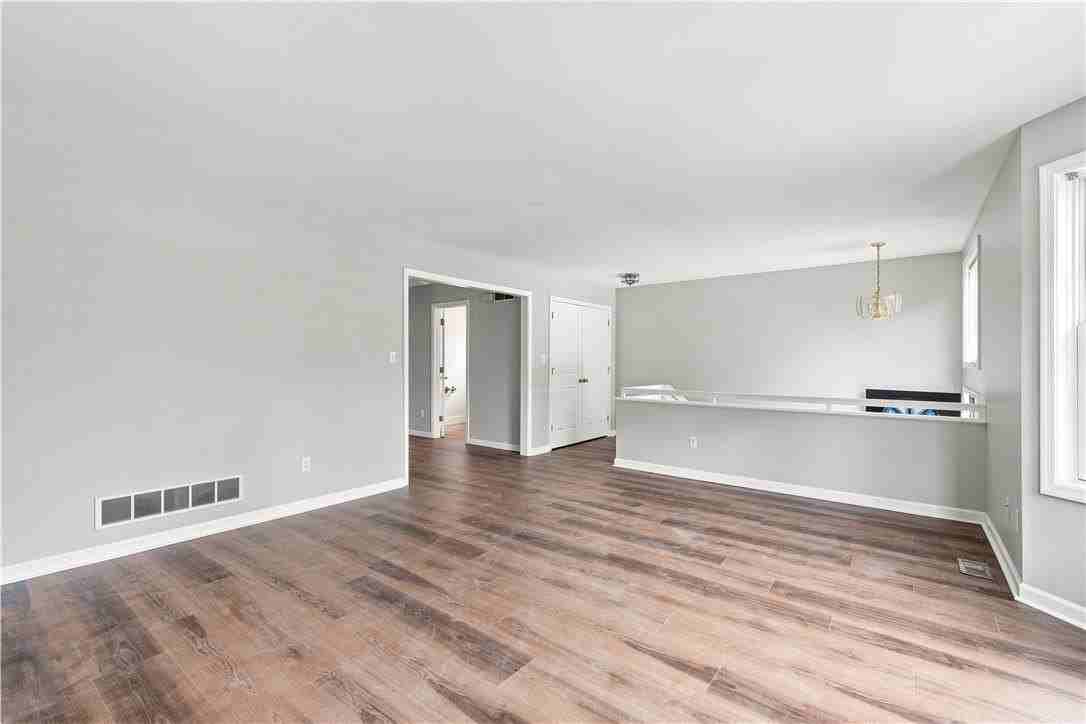 224 7th St - Photo 4 of 26