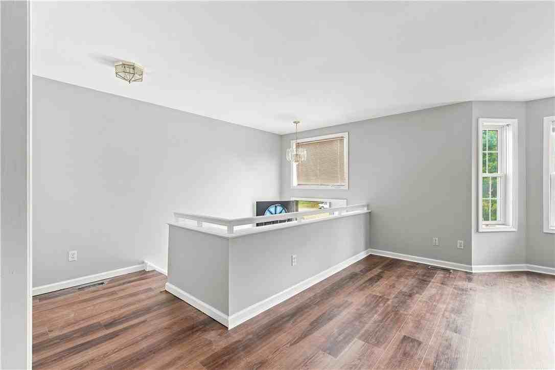 224 7th St - Photo 5 of 26