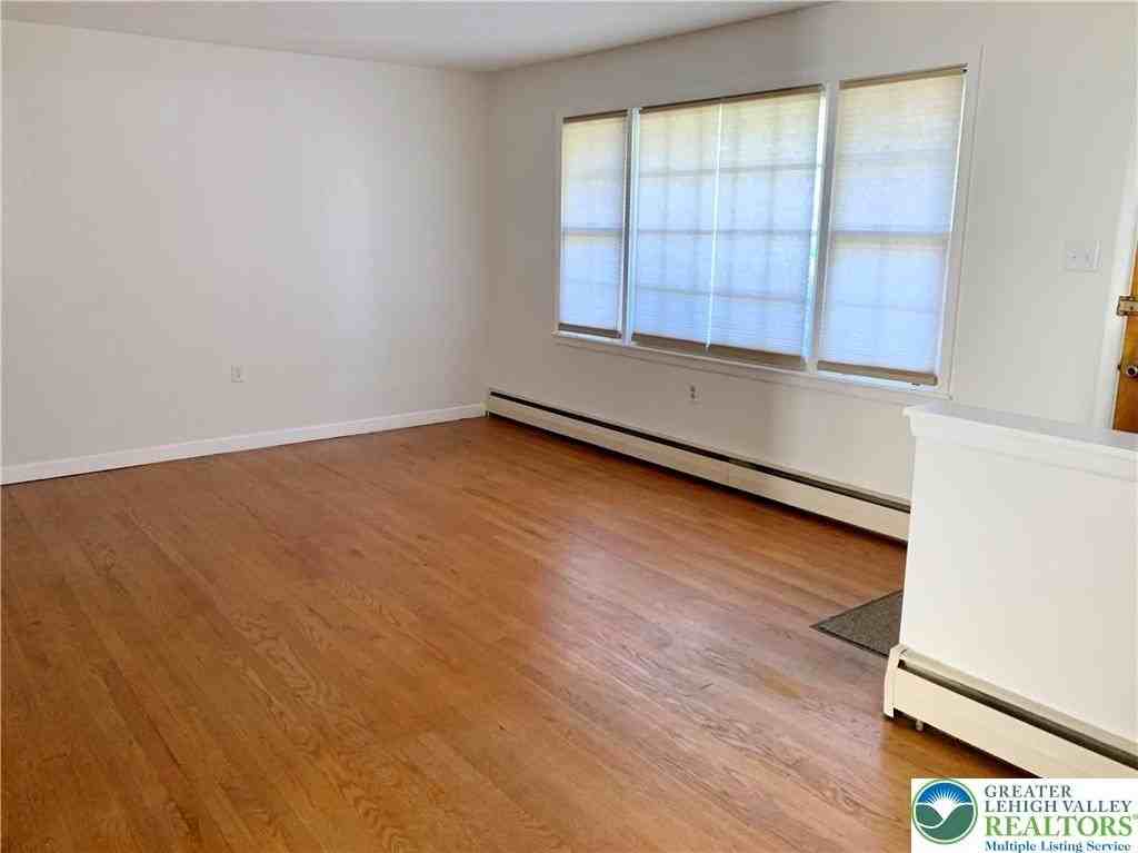 1029 N 26th St - Photo 4 of 39