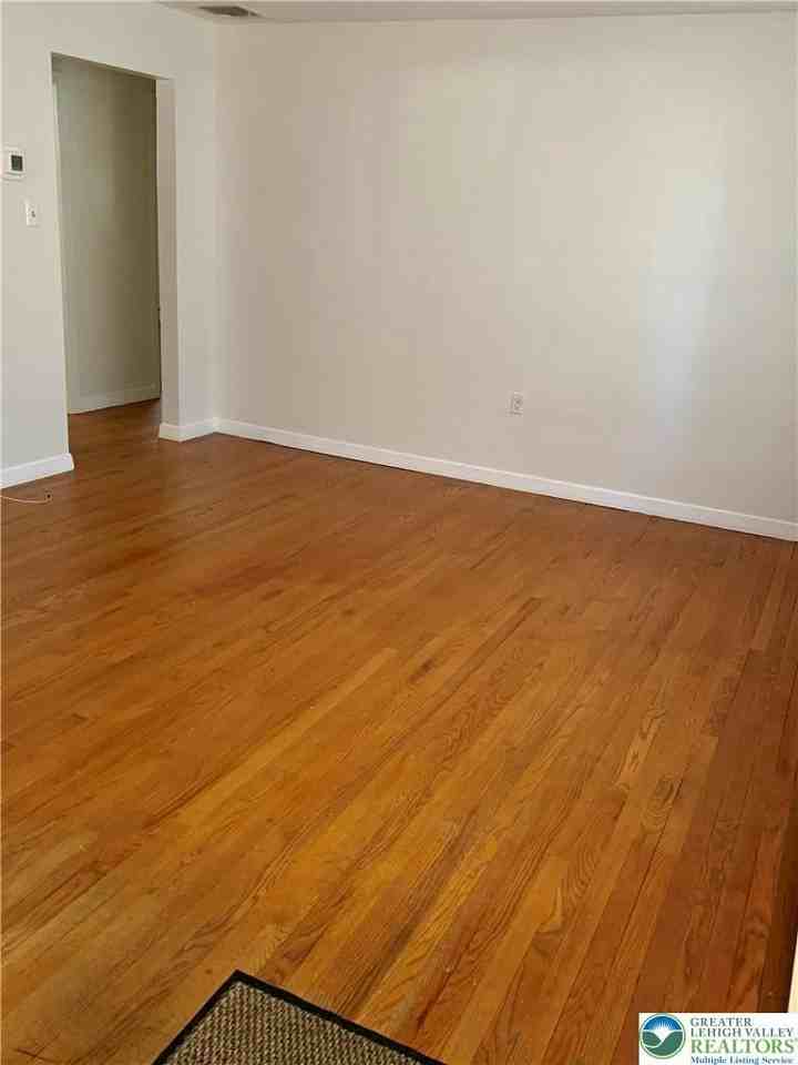 1029 N 26th St - Photo 5 of 39