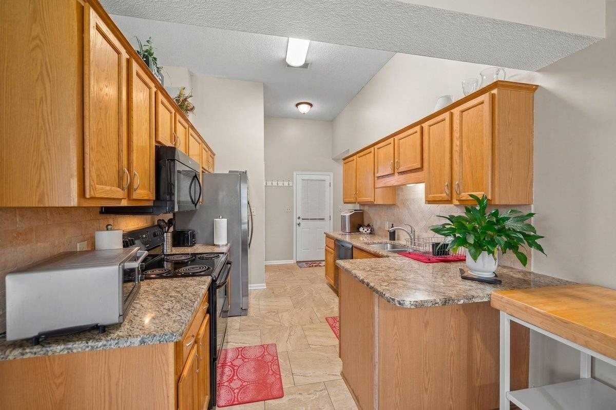 11181 Ivy Dr - Photo 6 of 20