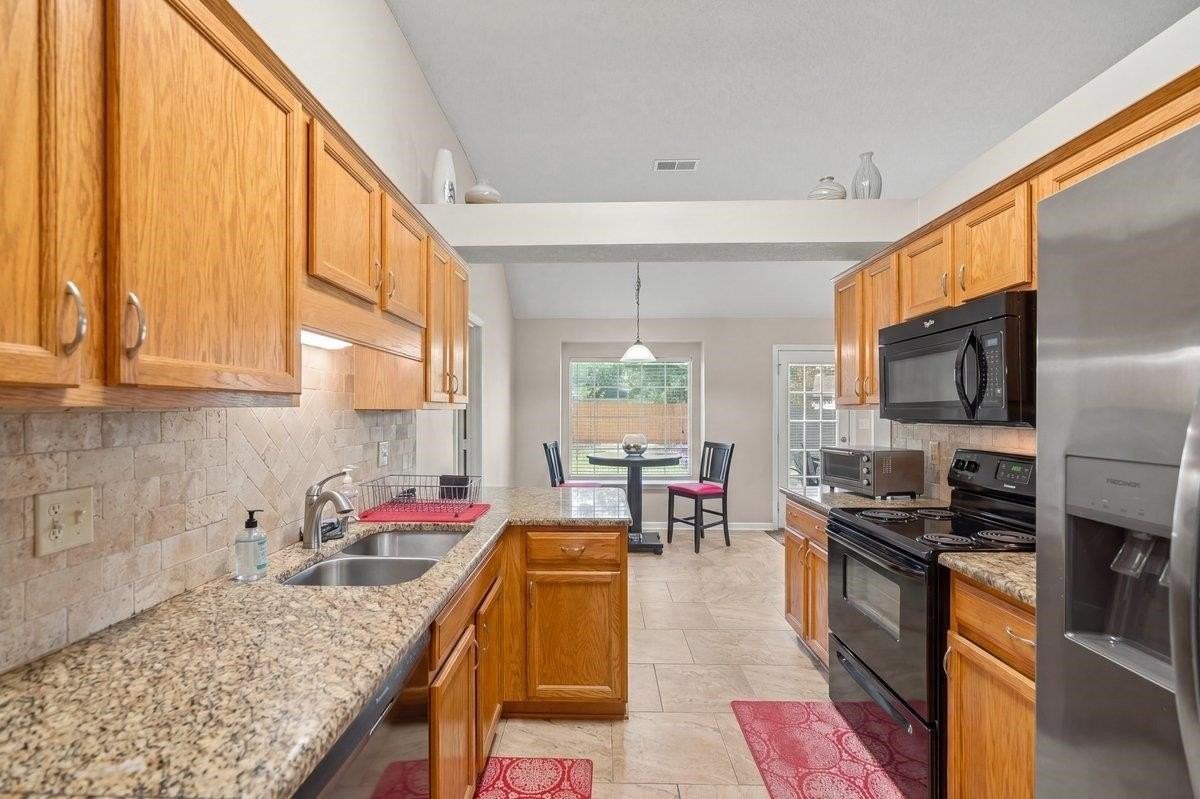 11181 Ivy Dr - Photo 7 of 20