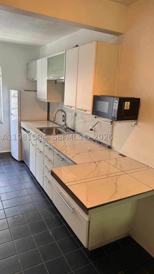 424 Ne 82nd St #4C - Photo 3 of 24