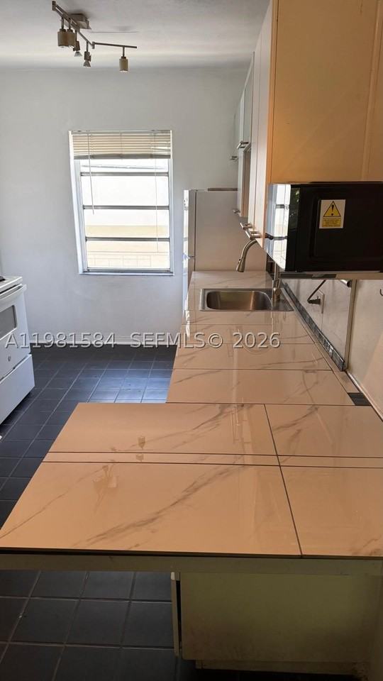 424 Ne 82nd St #4C - Photo 4 of 24