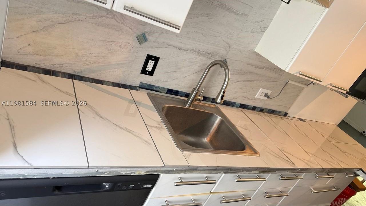 424 Ne 82nd St #4C - Photo 5 of 24