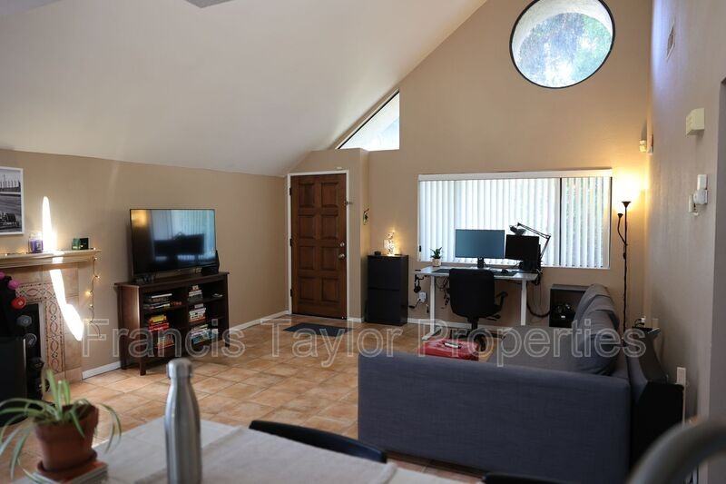 325 N Melrose Dr #D - Photo 2 of 11