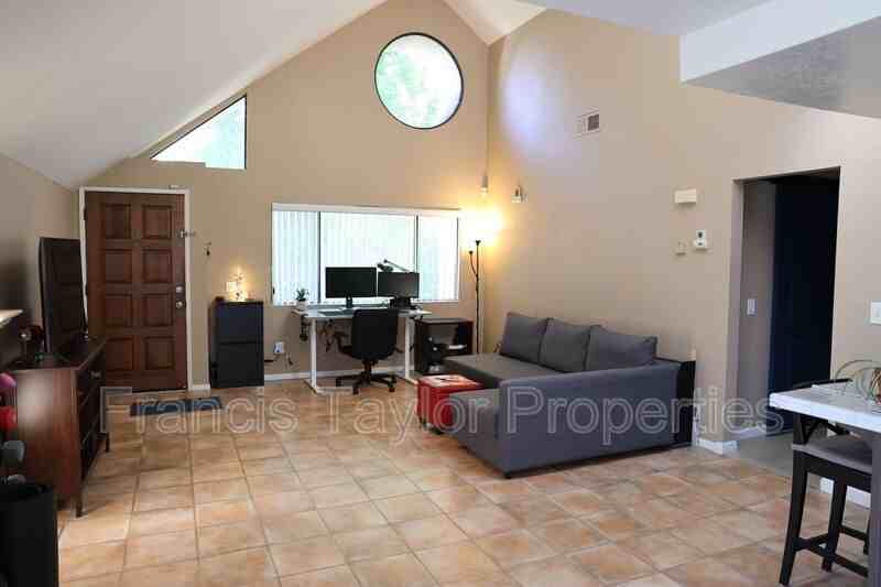 325 N Melrose Dr #D - Photo 3 of 11