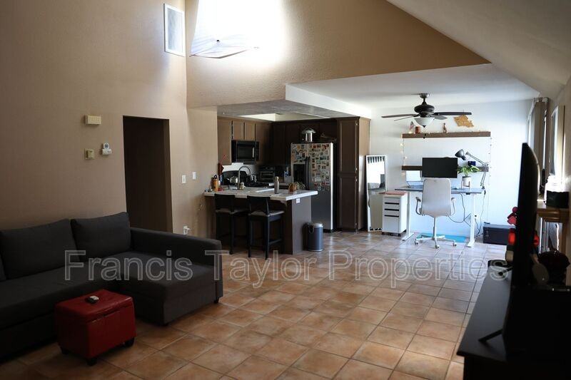 325 N Melrose Dr #D - Photo 4 of 11