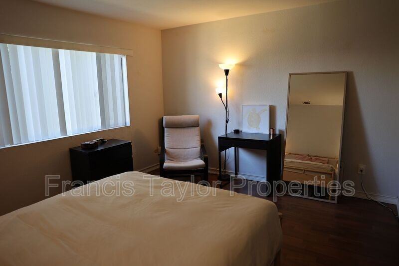 325 N Melrose Dr #D - Photo 7 of 11