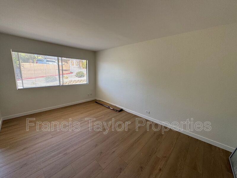 326 Hillside Ter #C - Photo 3 of 17