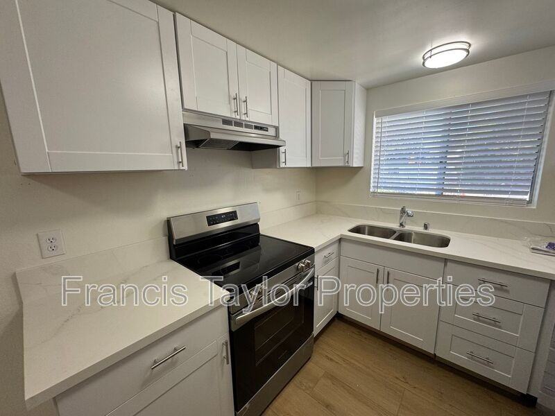 326 Hillside Ter #C - Photo 7 of 17