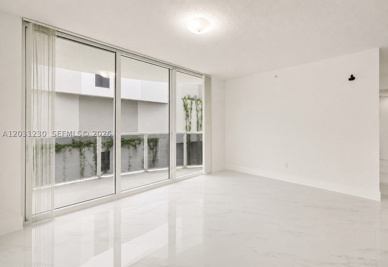 601 Ne 23rd St #706 - Photo 4 of 23