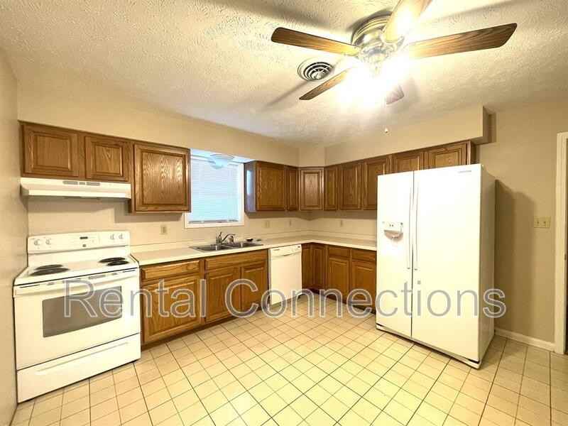 715 Joseph Ln - Photo 2 of 9